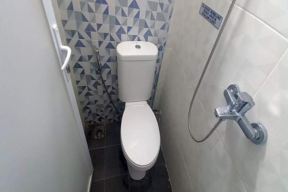 OYO 93769 Setia Budi Guest House 2