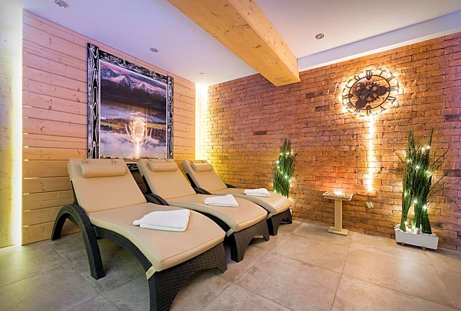 WILLA JAROSTA & SPA, reception, free parking, early check-in