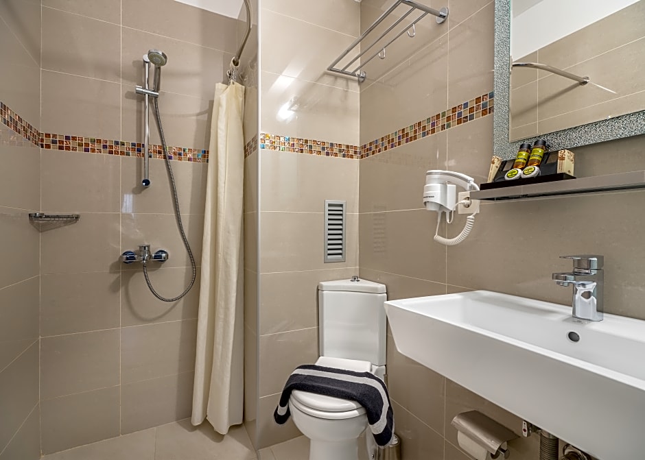 Foto 1 di 18 di Standard 1 Double Bed or 2 Beds