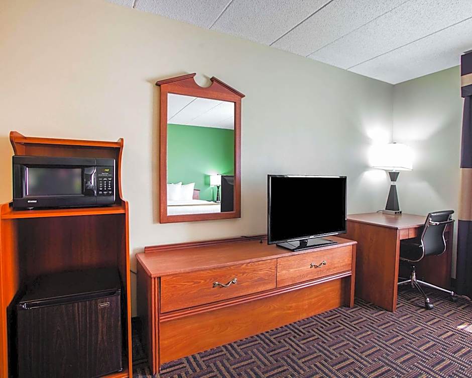 Quality Inn Bolingbrook I-55