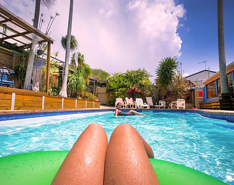 Ozzie Pozzie Backpackers