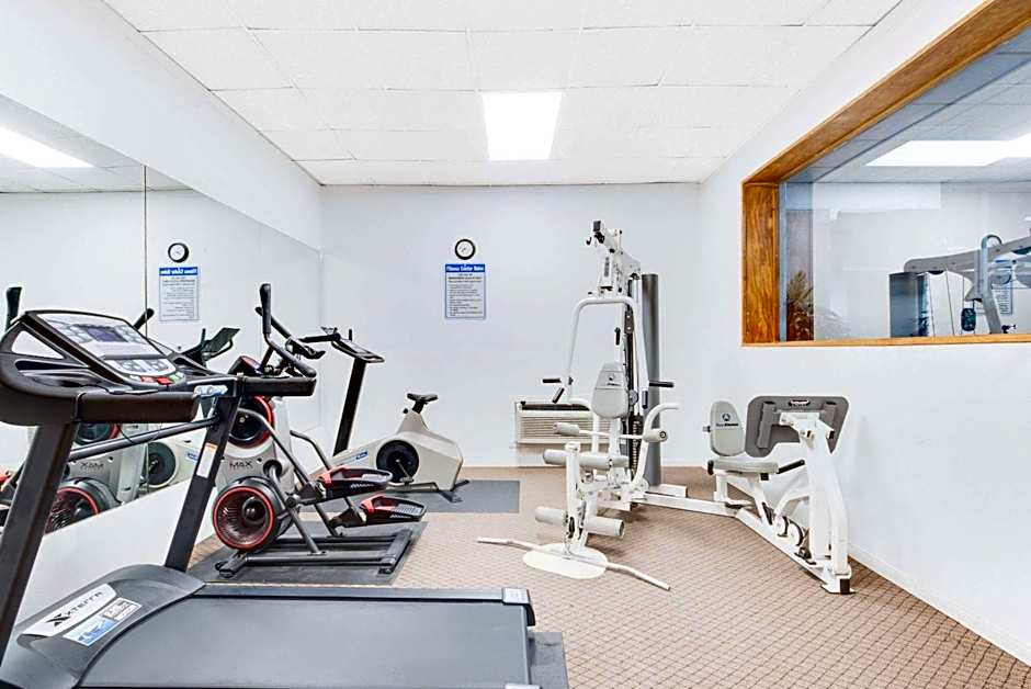 Days Inn & Suites by Wyndham Laredo