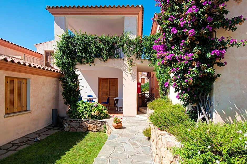 Residence con piscina a Tanaunella a 1500 m dal mare