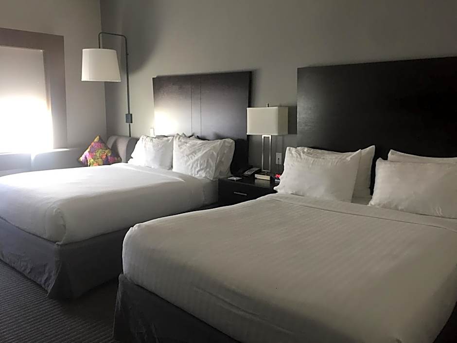 Holiday Inn Express and Suites Tahlequah By IHG