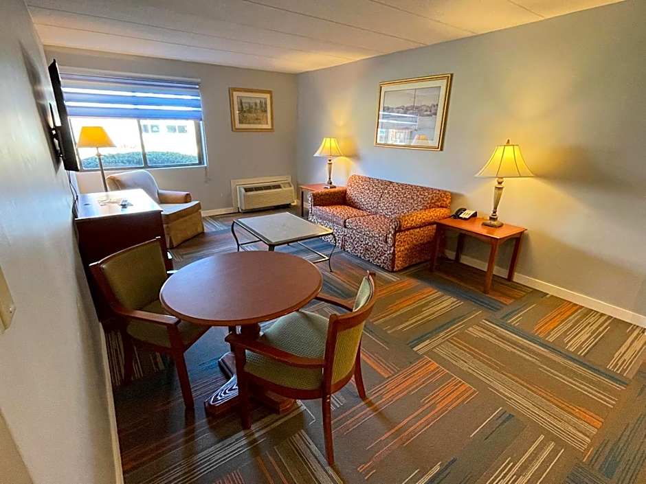 Mystic River Hotel & Suites
