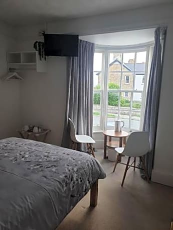 Double Room with Side Sea View En Suite