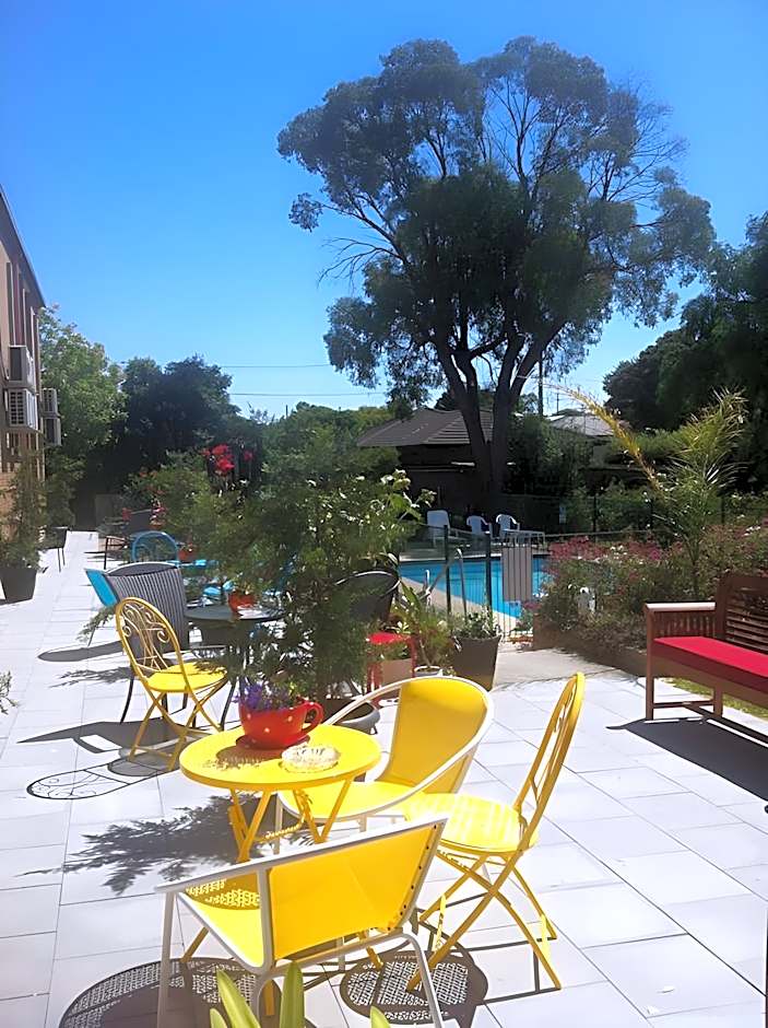 Parkwood Motel & Apartments