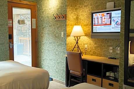 Hotel Room 2 Doubles (FSHD)