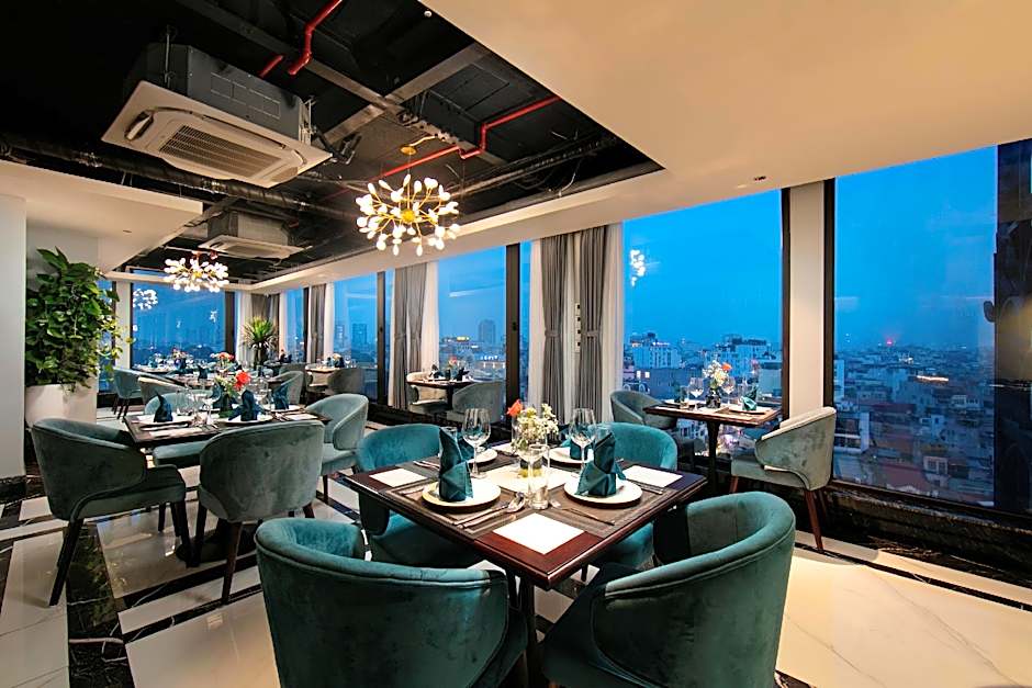 May De Ville Lakeside Hotel