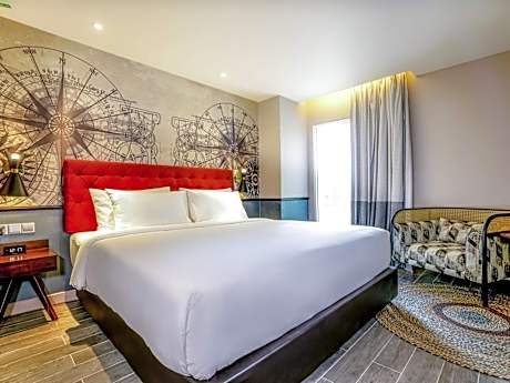 Deluxe Room with One Double and One Single Bed