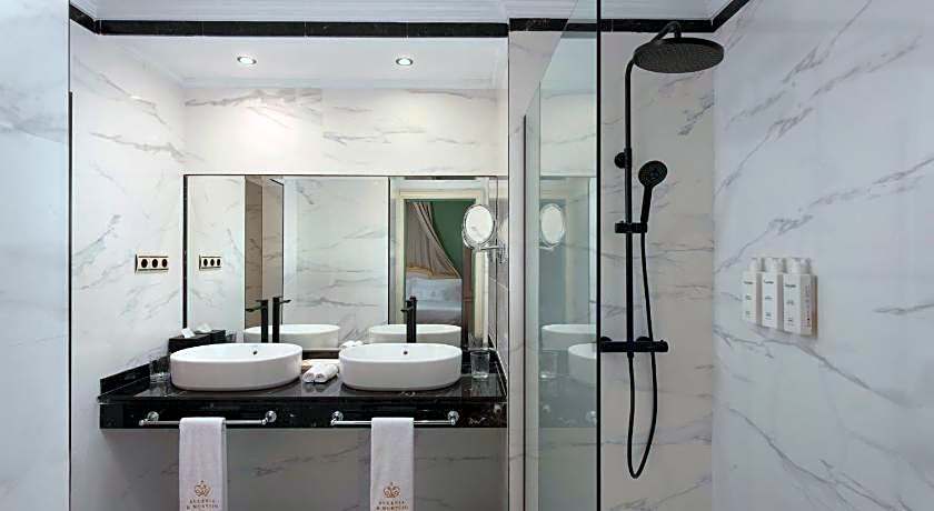 Eugenia de Montijo, Autograph Collection by Marriott