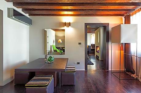Charming House Iqs