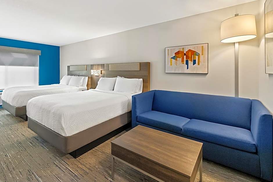 Holiday Inn Express & Suites Fairmont By IHG