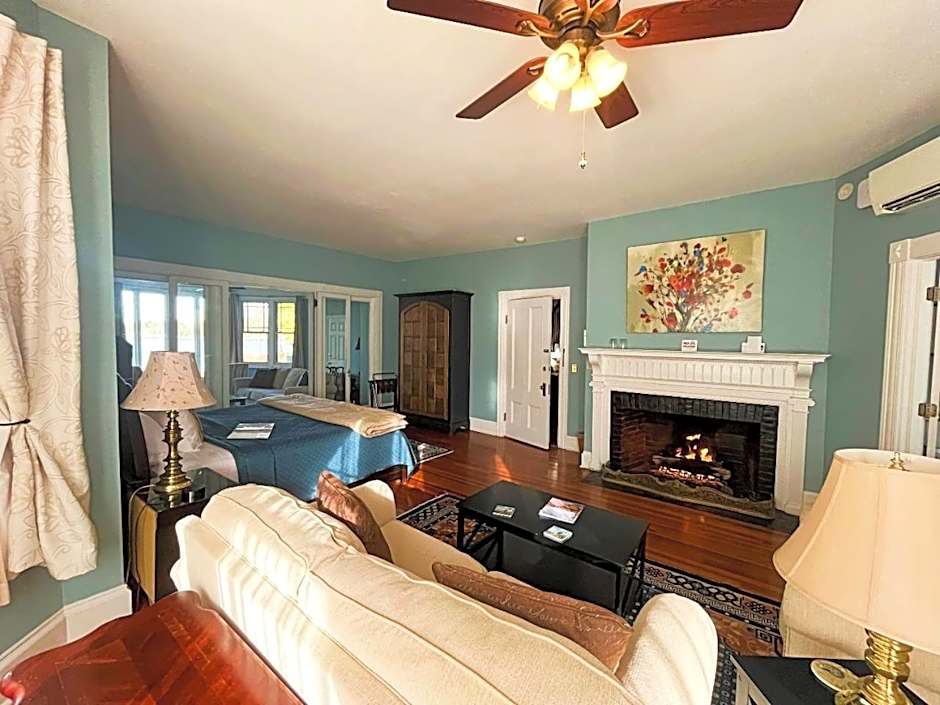 Saltair Inn Waterfront B&B