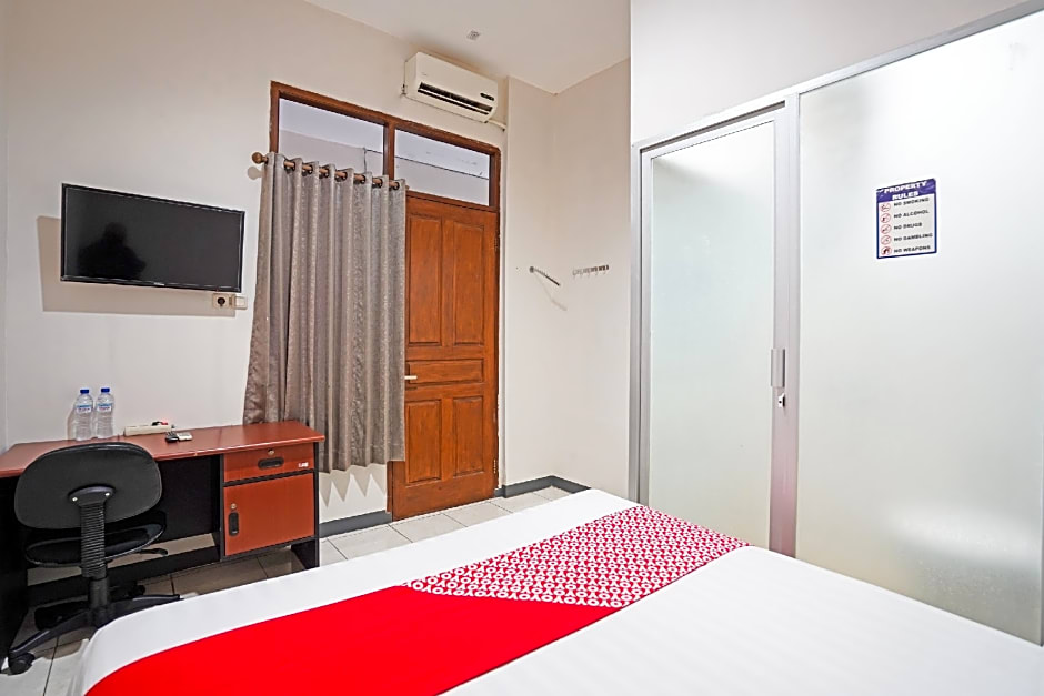 OYO Flagship 90890 Bratang Gede Residence