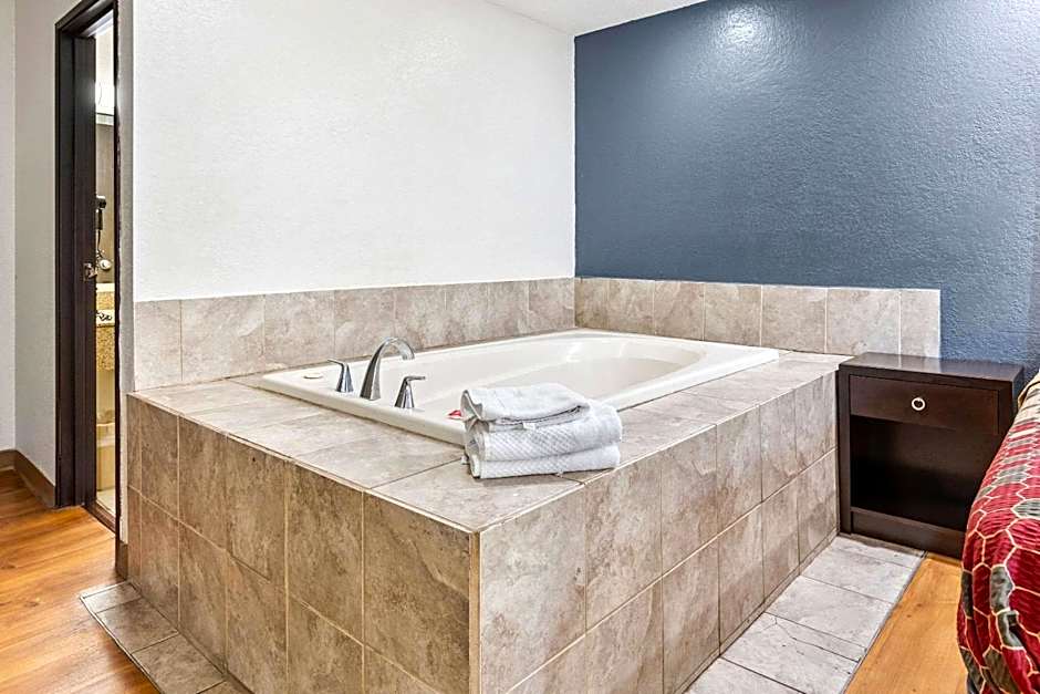 Econo Lodge Akron Copley Northwest