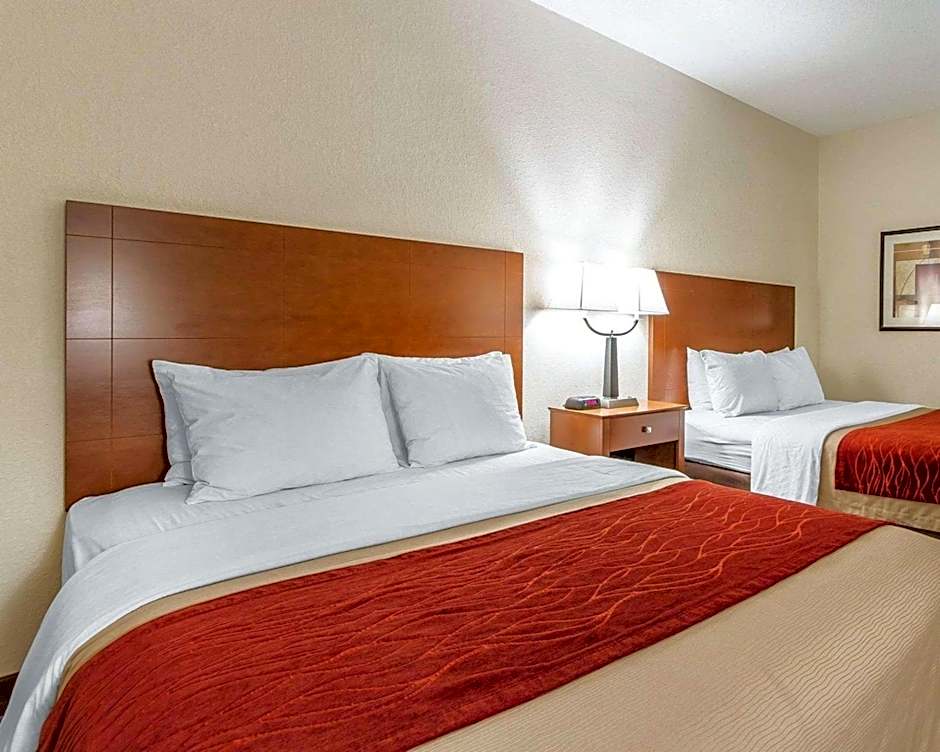 Quality Inn & Suites Eau Claire University Area