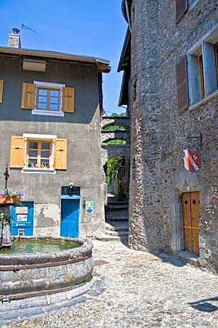 Au Cheval Blanc - appartements et chambres d'hôtes