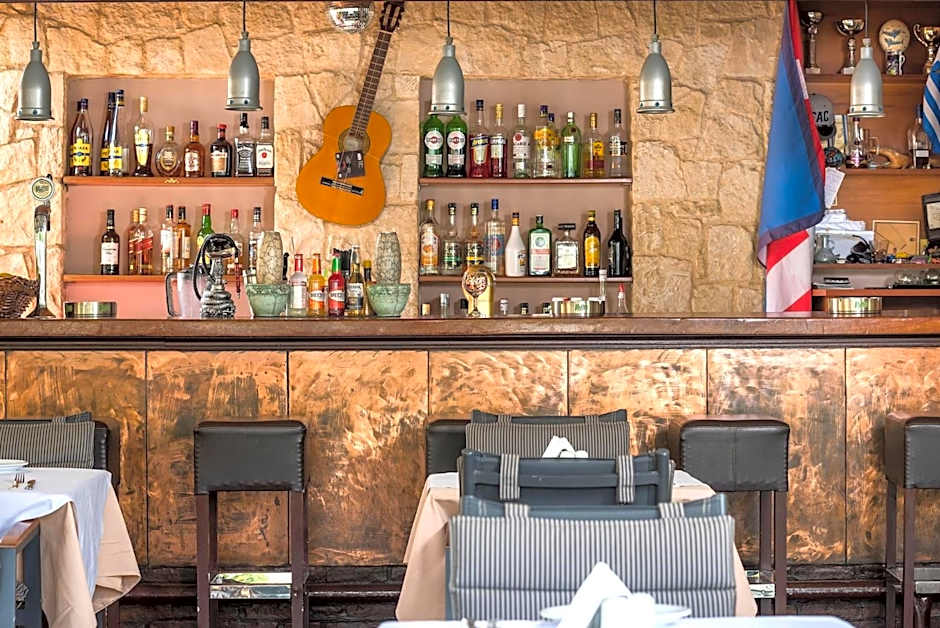 Elotis Suites