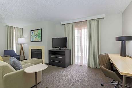 1 Bedroom Suite, 1 King, Sofa bed, High floor