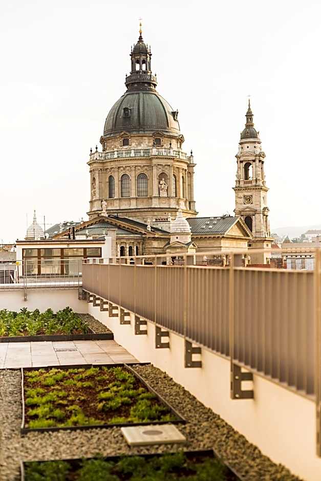 12 Revay Hotel