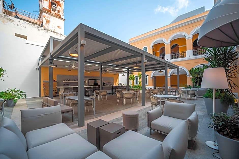 Palacio Provincial San Juan, Curio Collection by Hilton