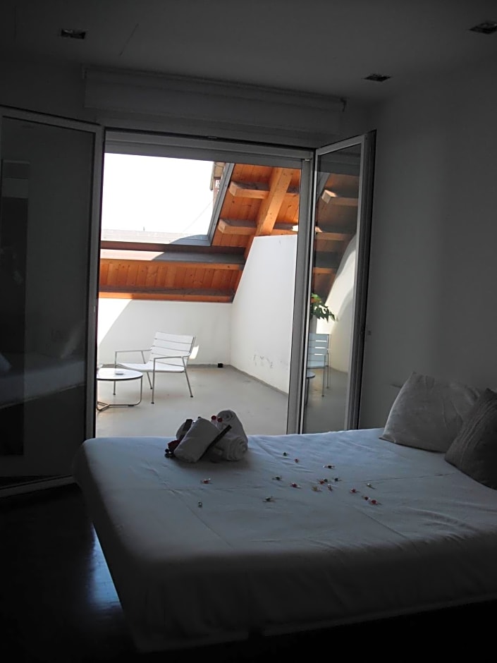 15.92 Hotel