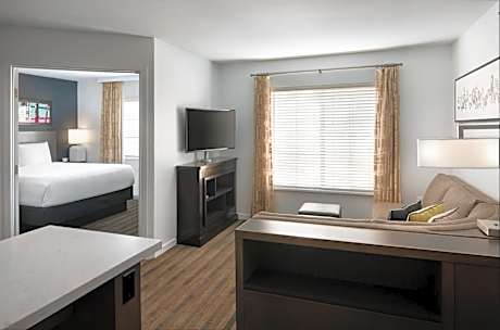 One-Bedroom Suite with Accessible Tub - Disability Access