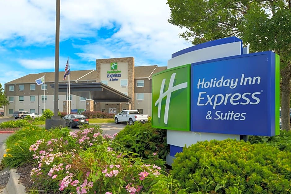 Holiday Inn Express & Suites OMAHA - 120TH AND MAPLE