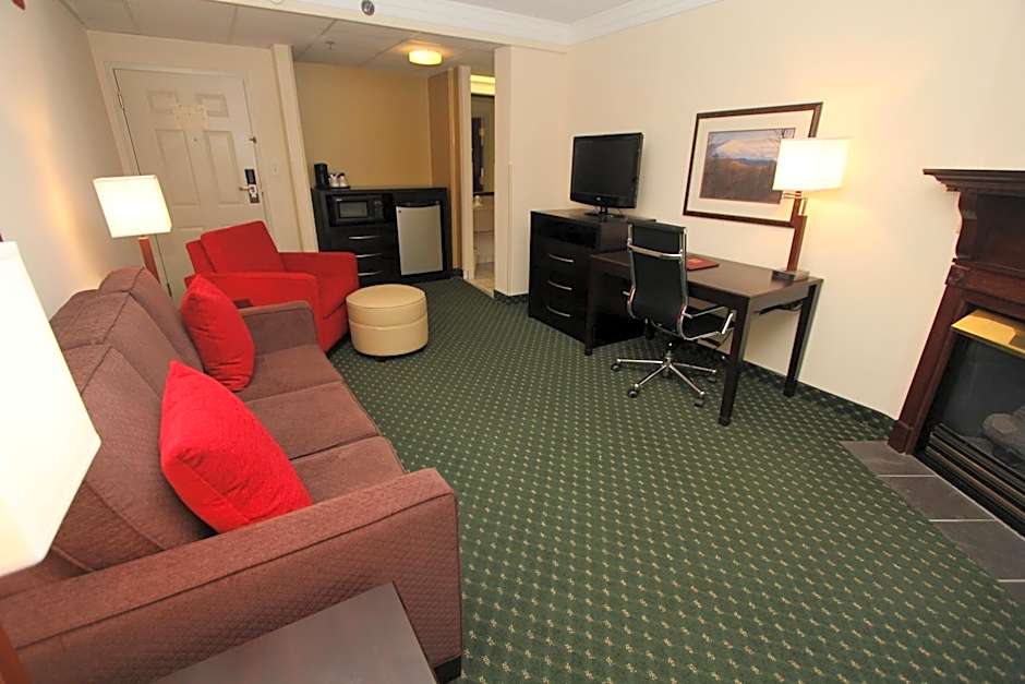 Black Bear Inn & Suites