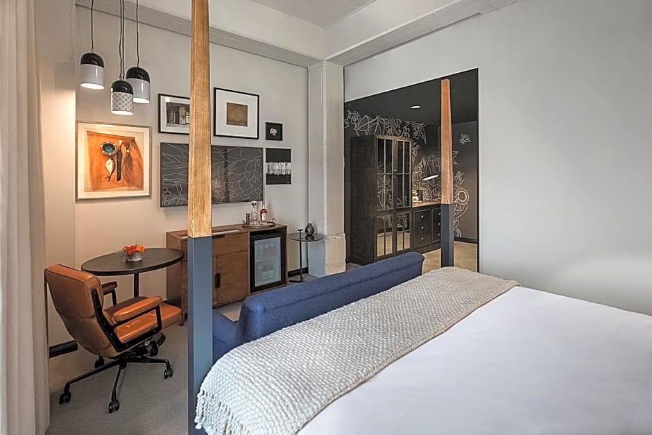 Crossroads Hotel