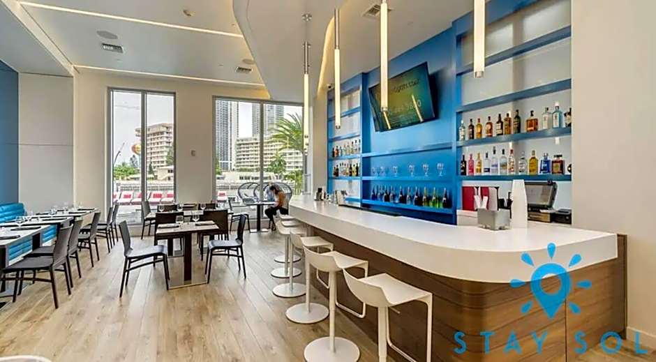 Spectacular View wBalcony Pool