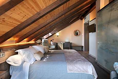 Queen Suite with Spa Bath