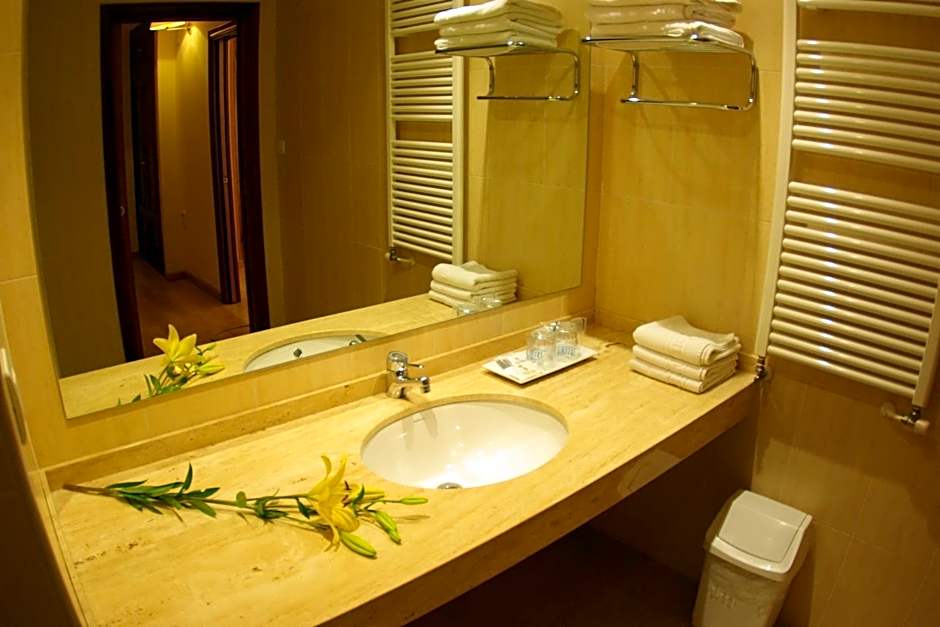 Hotel y Apartamentos Arias
