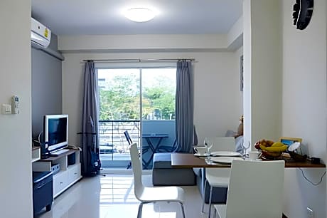 Deluxe Room (2 Adults + 1 Child)