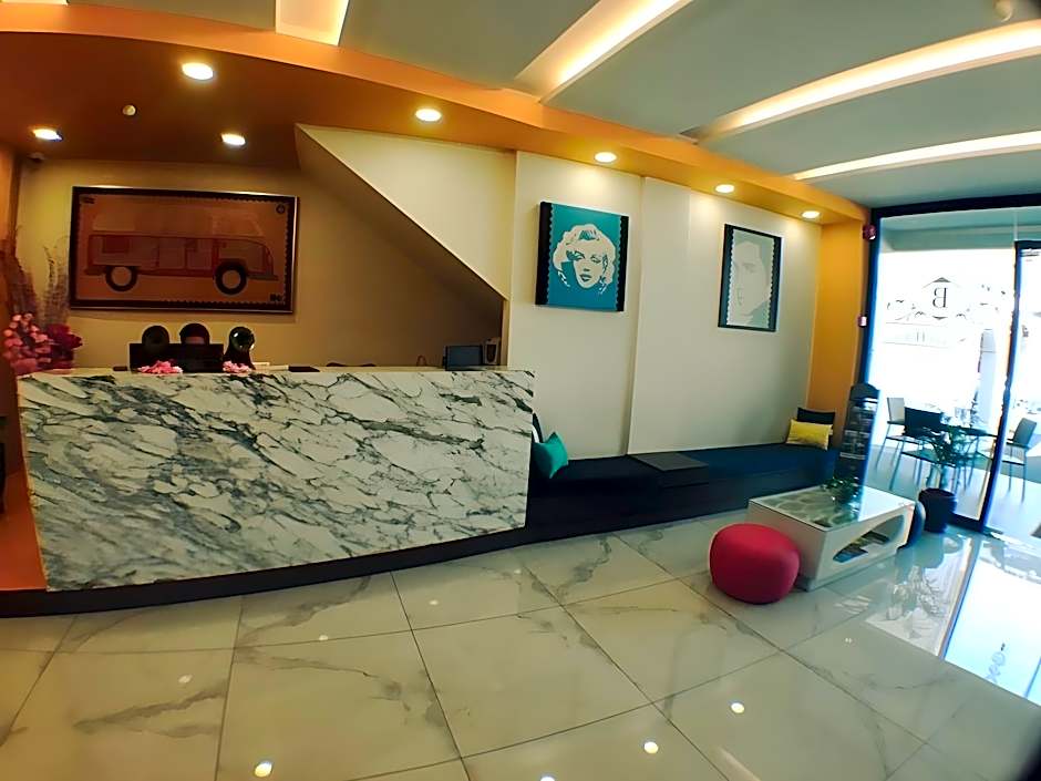 B Street Hotel
