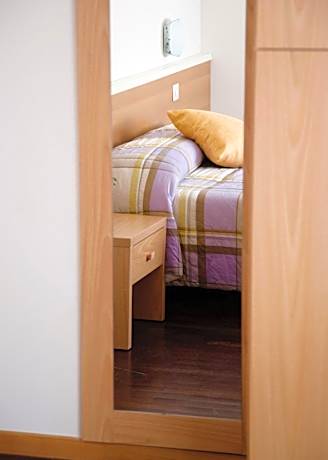 One-Bedroom Apartment - Annex