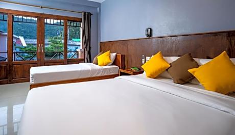 Triple Room with Balcony
