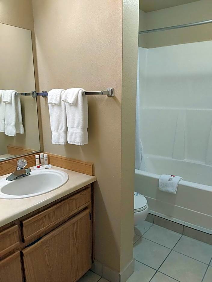 Lavissh Inn and Suites