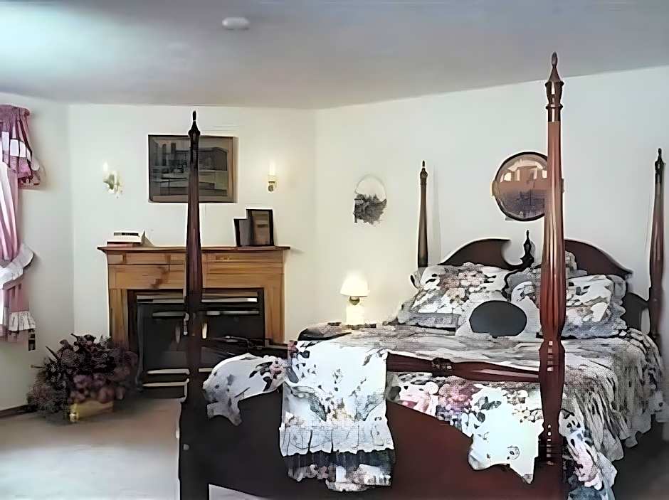 Sturbridge Country Inn