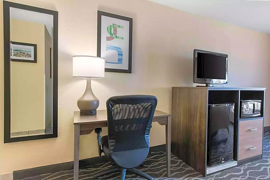 Quality Inn & Suites Lafayette I-65