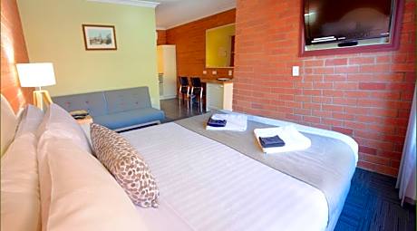 Deluxe Queen Room with Disability Access