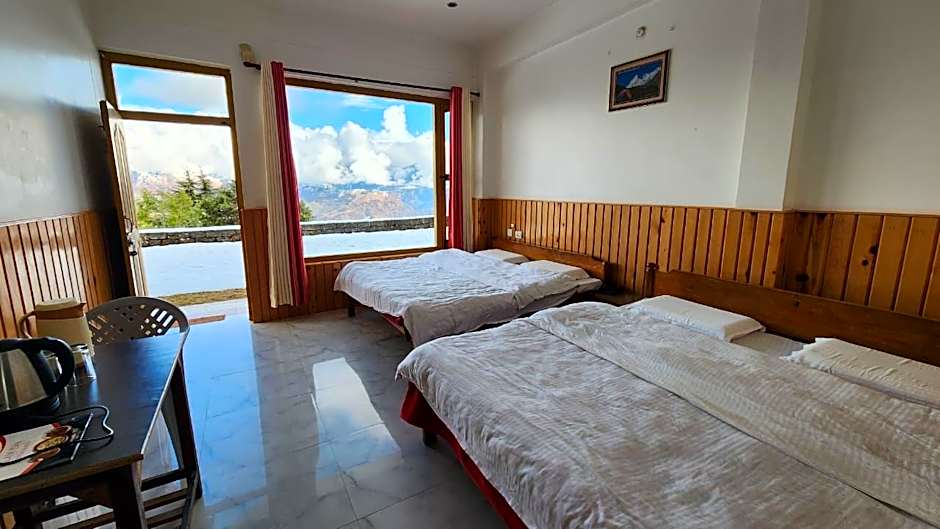 Photo 1 of 2 of Quadraple Room