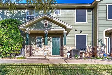 Quaint 2BD2B Condo* Fully Furnished*Amazing Patio*