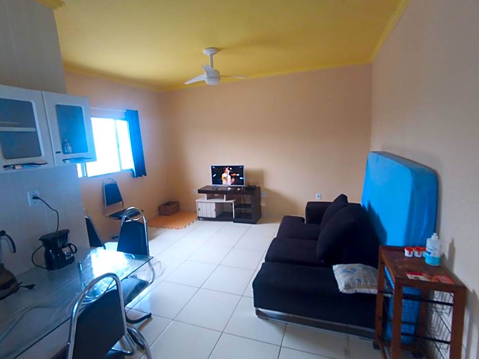 Casa com piscina , churrasqueira, Wi-Fi, em rua de Areia à 1km da praia, bairro sussegado, proíbido uso de som extremamente alto ideal para descansar