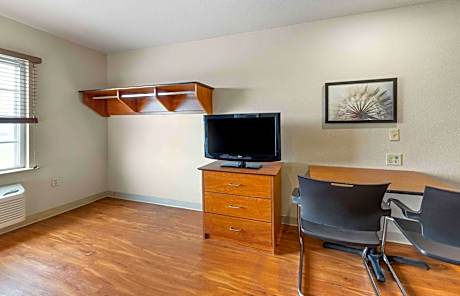 2 Full Beds | Smoking, Kitchen