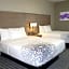 La Quinta Inn & Suites by Wyndham San Antonio Alamo City