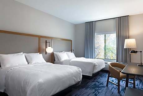 Queen Room with Two Queen Beds - Hearing Accessible