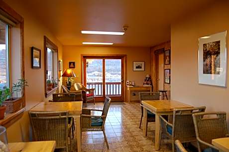 The Rim Rock Inn