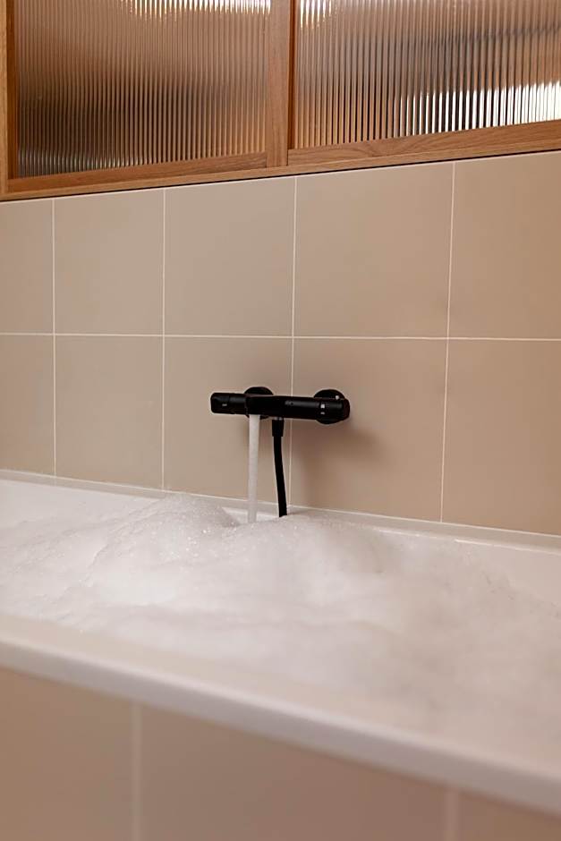 Tinah Paris, Champs Elysées